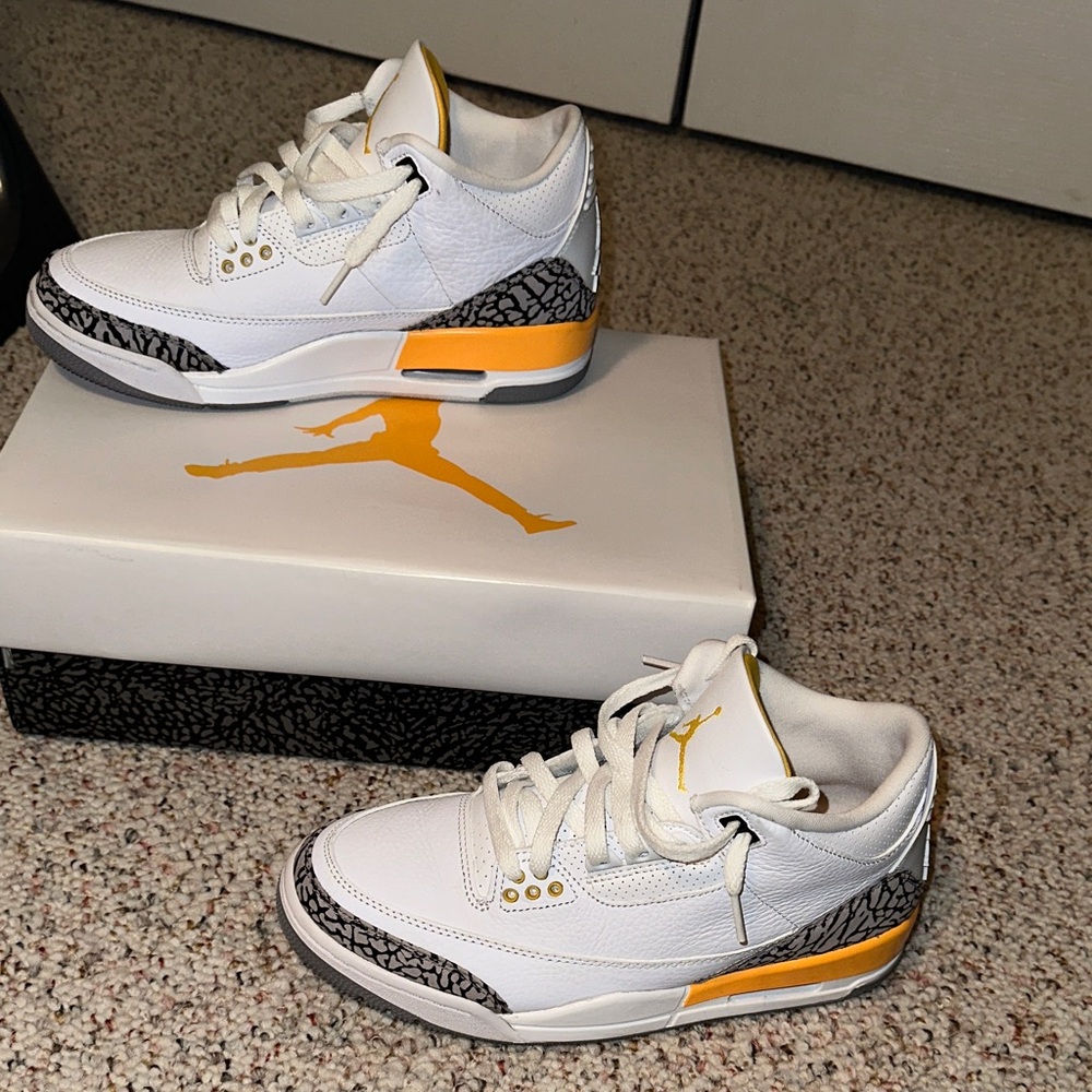 Jordan 3 Retro White and Laser Orange - Picture 6 of 8